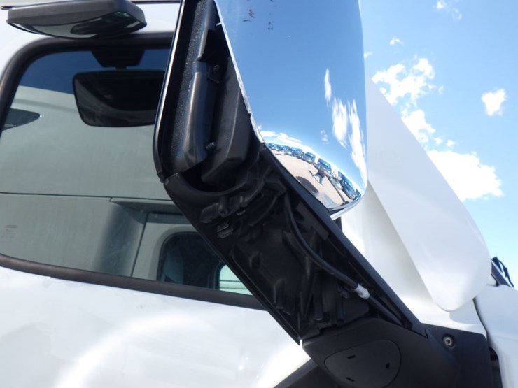 2024-freightliner-cascadia-126-image-4