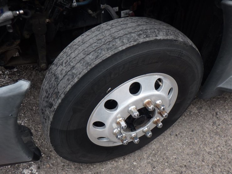 2013-freightliner-cascadia-125-image-26