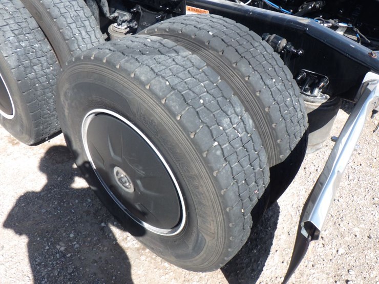 2024-freightliner-cascadia-126-image-15