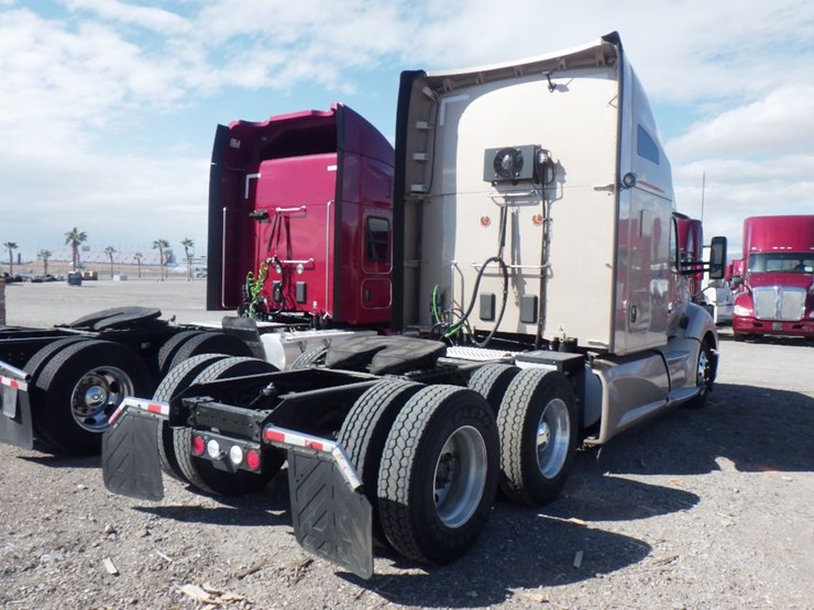 2020-kenworth-t680-image-10