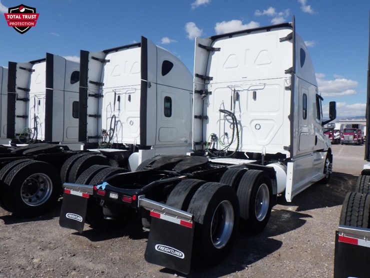 2024-freightliner-cascadia-126-image-11