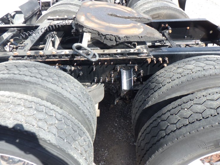 2023-volvo-vnl-760-image-18