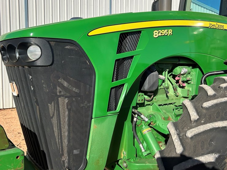 2010-john-deere-8295r-image-39
