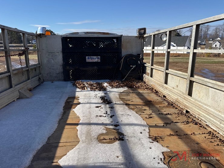 2005-chevrolet-c5500-flatbed-truck-image-11