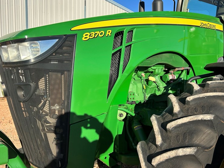 2019-john-deere-8370r-image-39