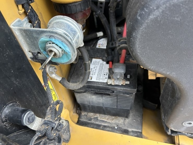 2021-caterpillar-289d3-image-41