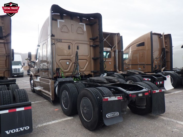 2023-freightliner-cascadia-126-image-10
