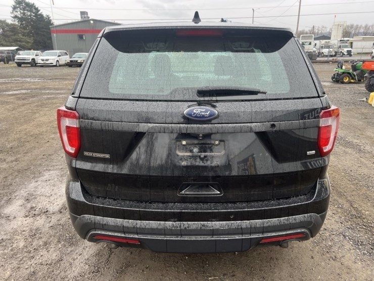 2017-ford-explorer-image-5