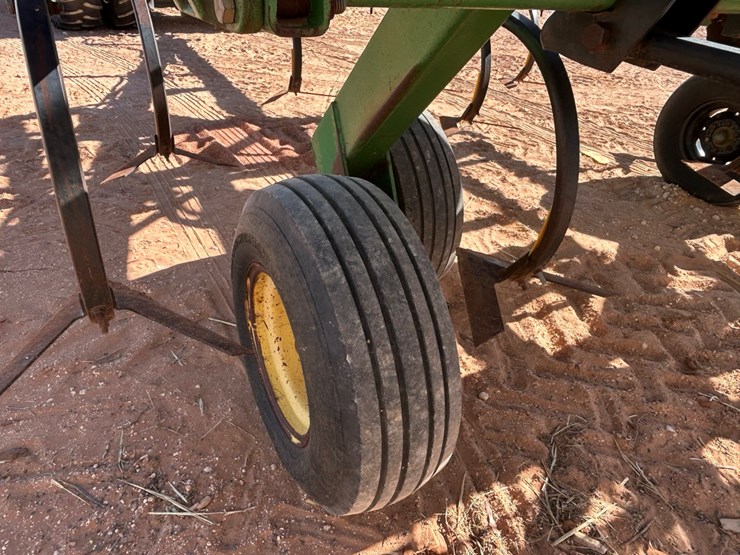 john-deere-680-image-8