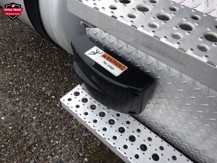 2022-freightliner-cascadia-126-image-4