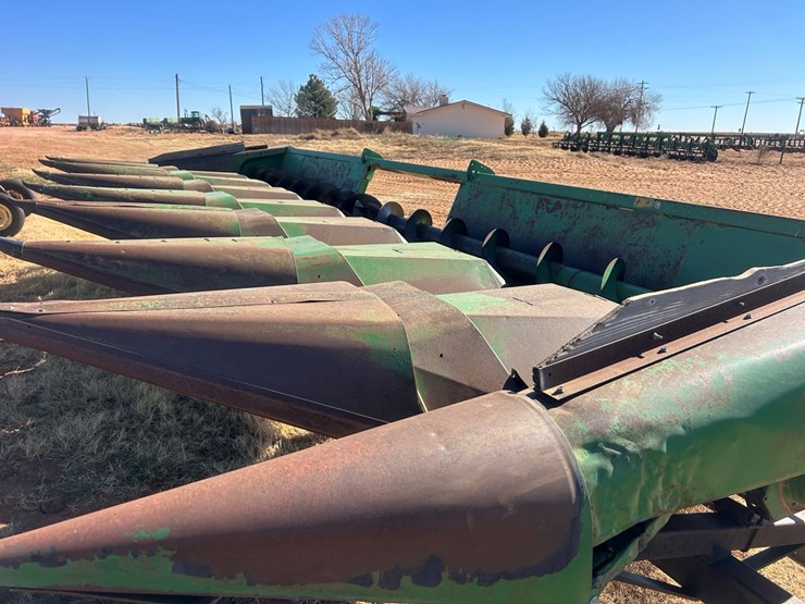 john-deere-845-image-4