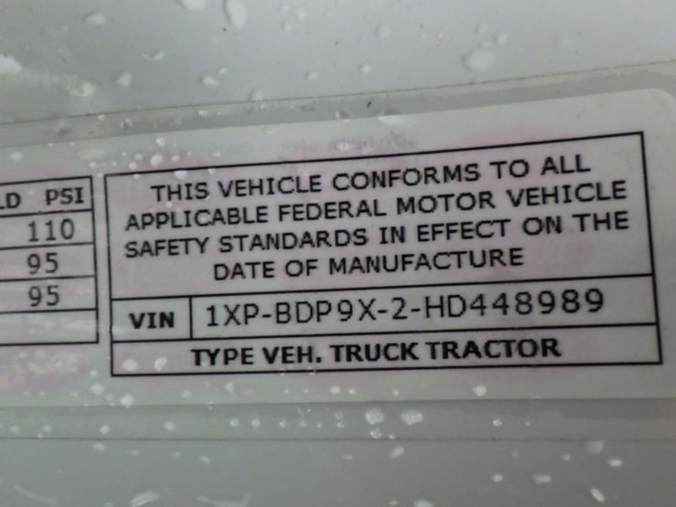 2017-peterbilt-579-image-17