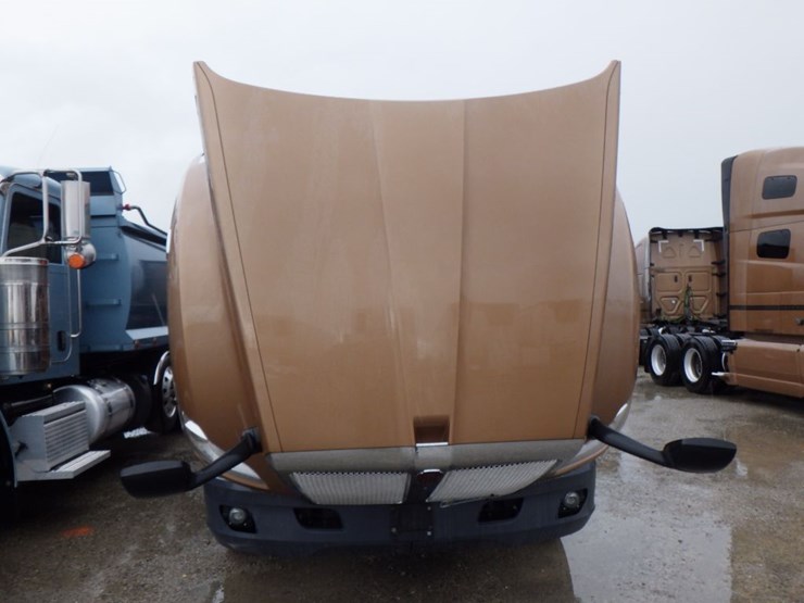 2022-kenworth-t680-image-25