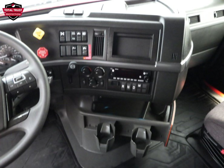 2025-volvo-vnl-760-image-19