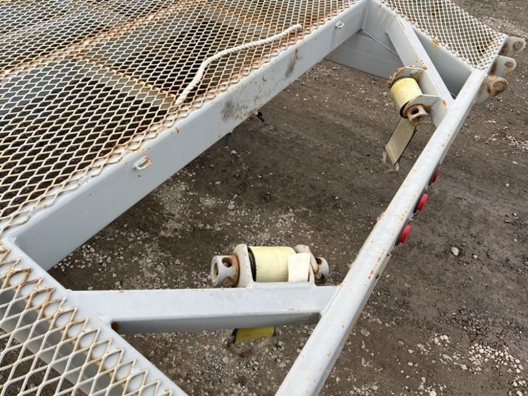 2008-bentley-t/a-sno-cat-trailer-image-13