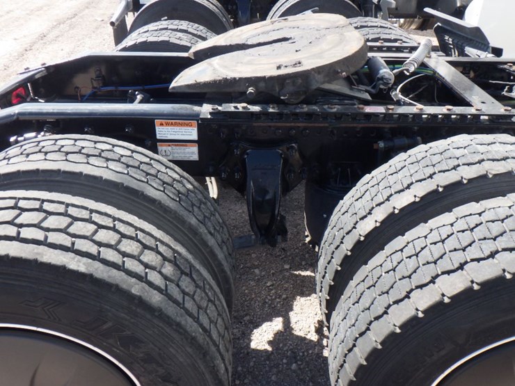 2024-freightliner-cascadia-126-image-4