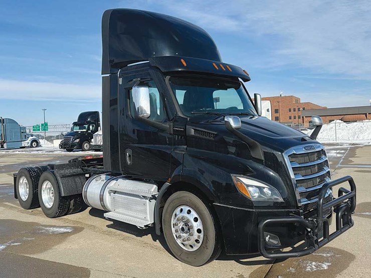 2021-freightliner-cascadia-116-image-1