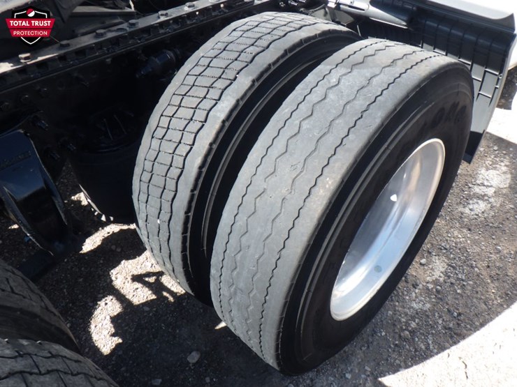 2024-freightliner-cascadia-126-image-9