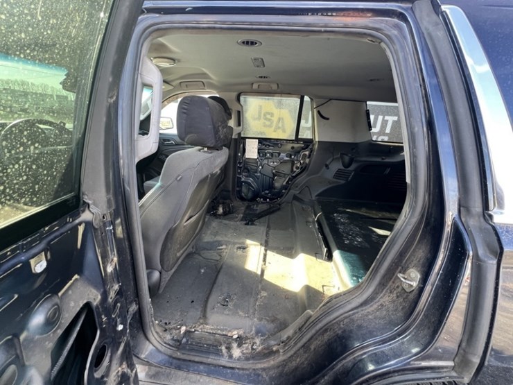 2015-chevrolet-tahoe-image-23