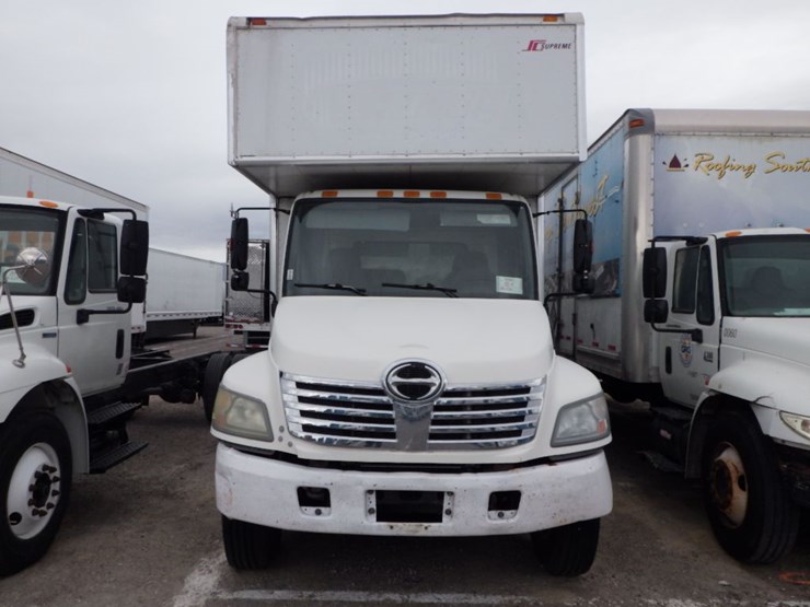 2006-hino-268-image-2