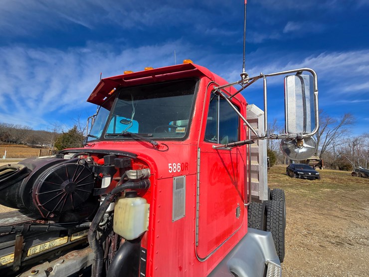 1997-peterbilt-377-image-90
