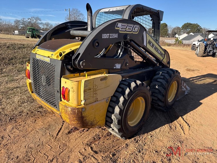 new-holland-l230-image-2