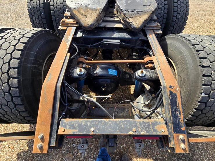 1997-peterbilt-377-image-75