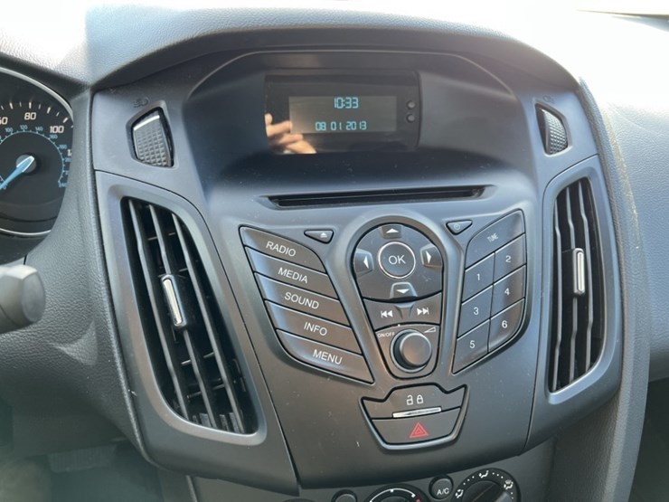 2014-ford-focus-sedan-image-26