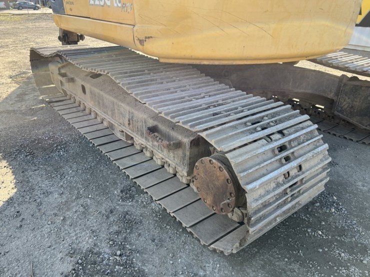 2004-deere-225c-lc-image-18