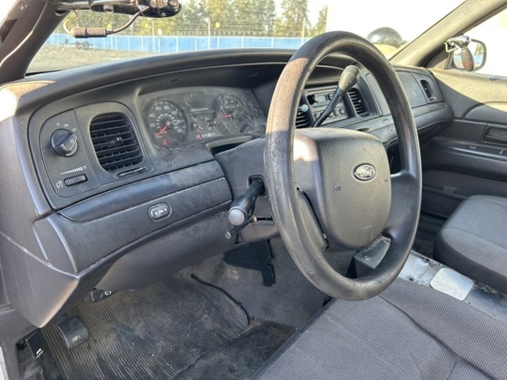 2007-ford-crown-victoria-sedan-image-19