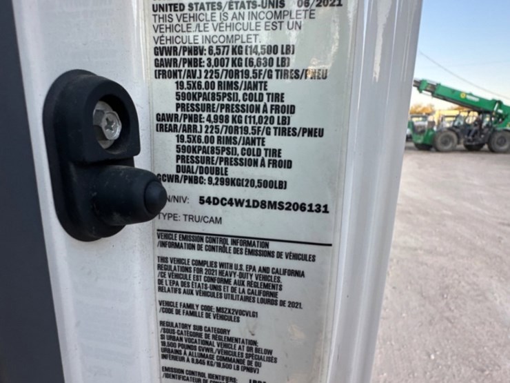 2021-isuzu-npr-image-16