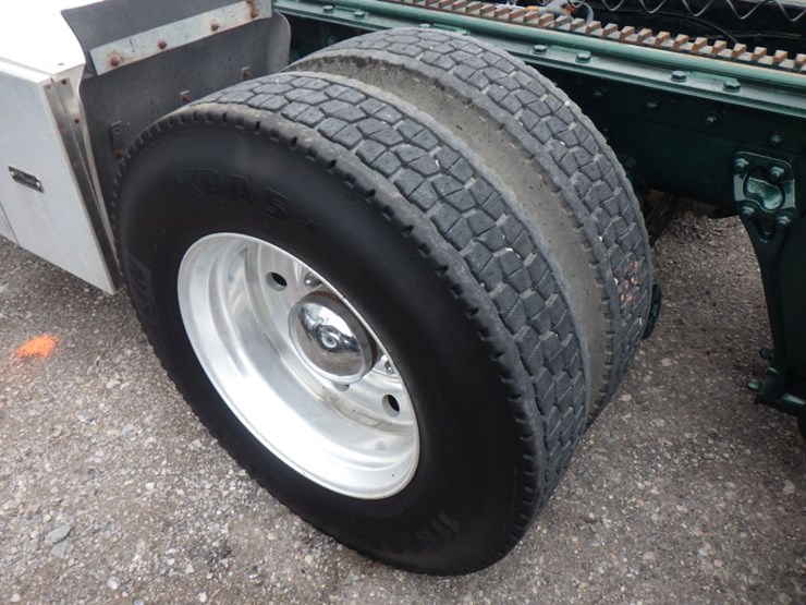 2013-kenworth-t800w-image-12