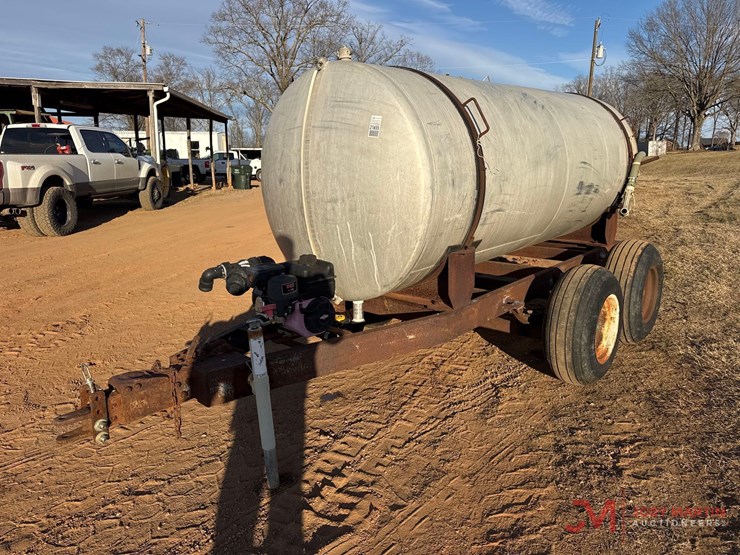 blue-1,000-gallon-towable-water-wagon-image-4