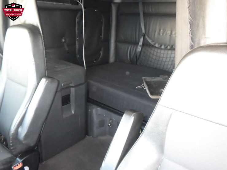 2024-freightliner-cascadia-126-image-22