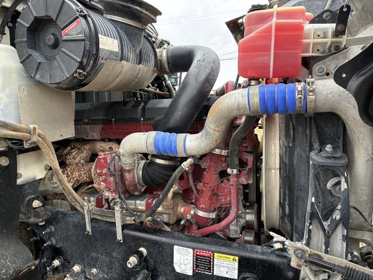 2020-mack-p164t-daycab-image-11