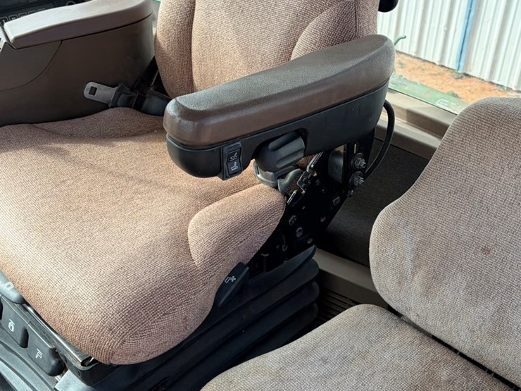 john-deere-8320-image-11