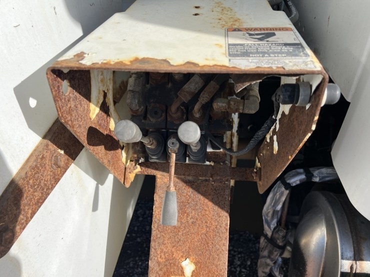 2016-freightliner-m2-s/a-bucket-truck-image-23