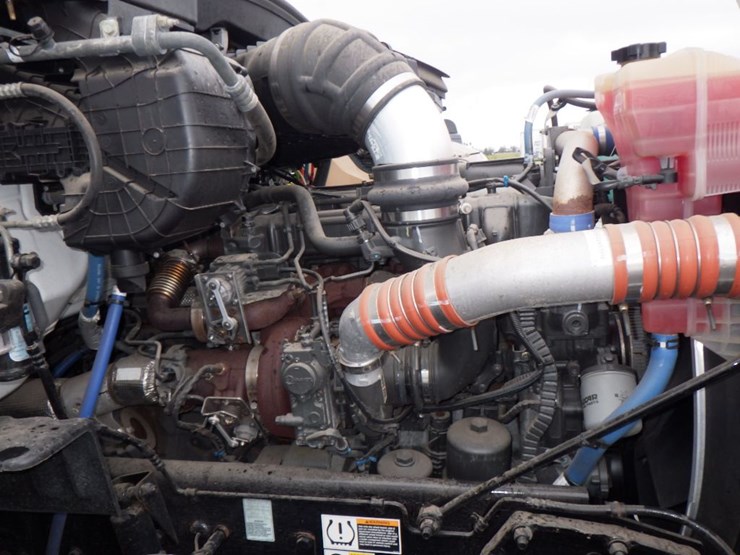 2017-peterbilt-579-image-22