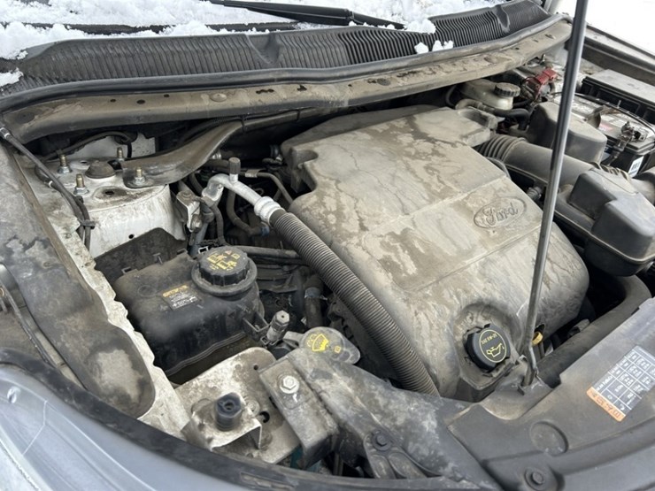 2016-ford-explorer-image-36