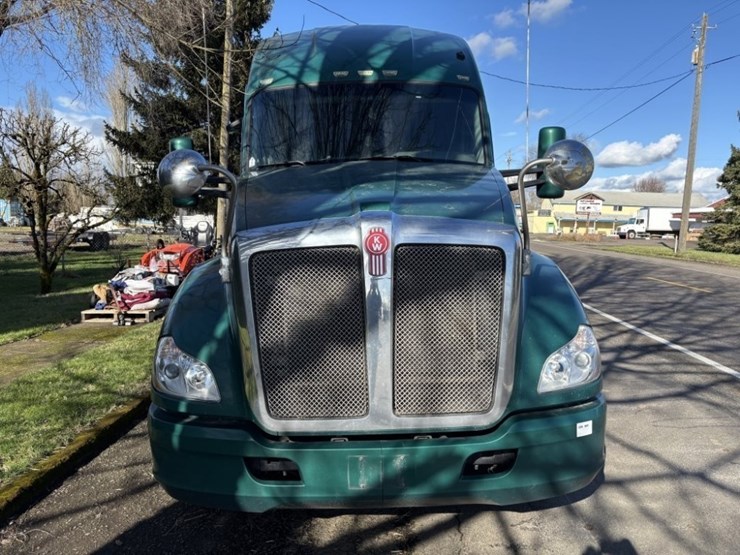 2016-kenworth-t680-image-8