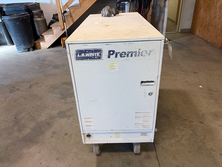 l.b.-white-premier-350-df-portable-heater-image-2