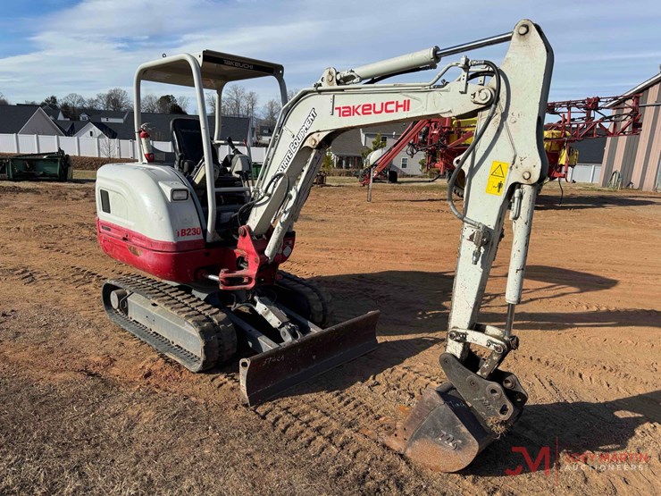 2019-takeuchi-tb230-image-3
