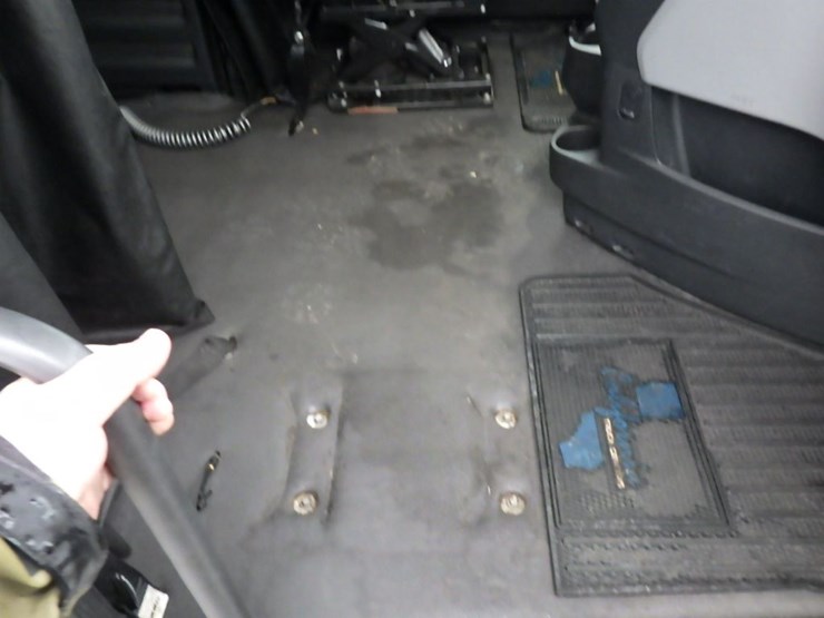 2020-freightliner-cascadia-126-image-12