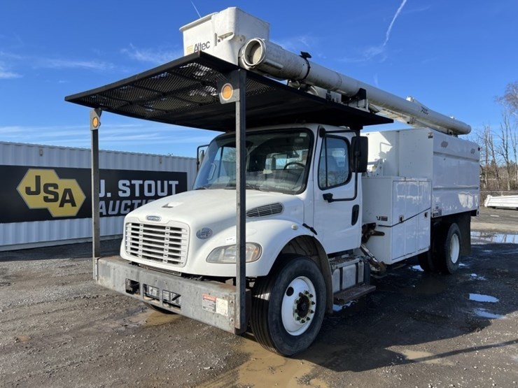 2015-freightliner-m2-s/a-bucket-truck-image-1