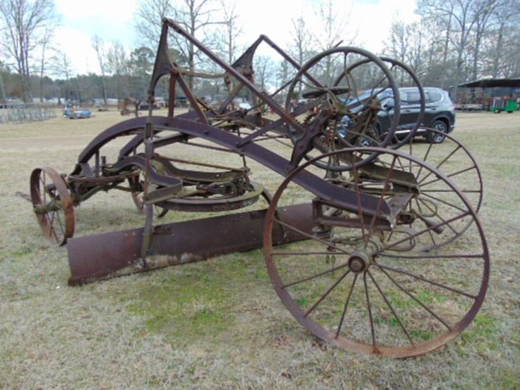 antique-road-grader-image-5