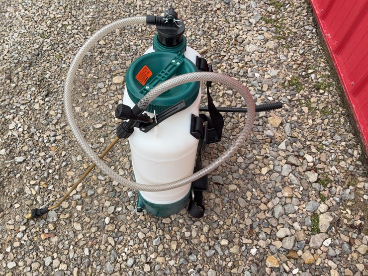 backpack-sprayer-&-electric-leaf-blower-image-3