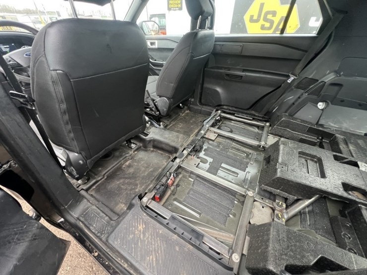 2021-ford-explorer-image-22