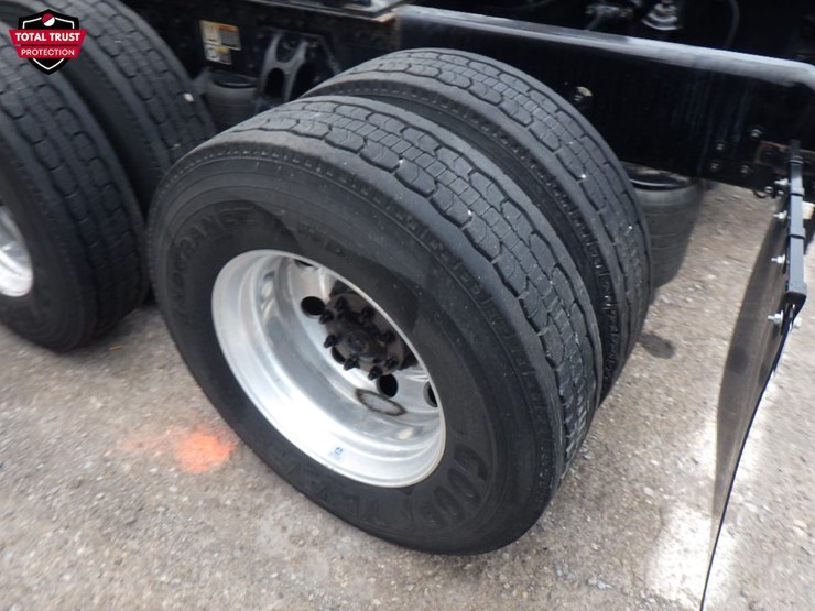 2022-kenworth-t680-image-11