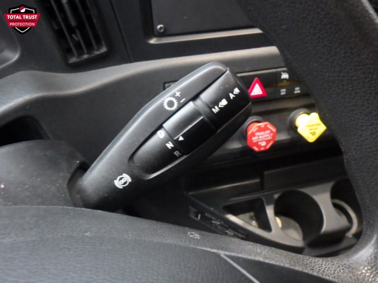 2023-freightliner-cascadia-126-image-15