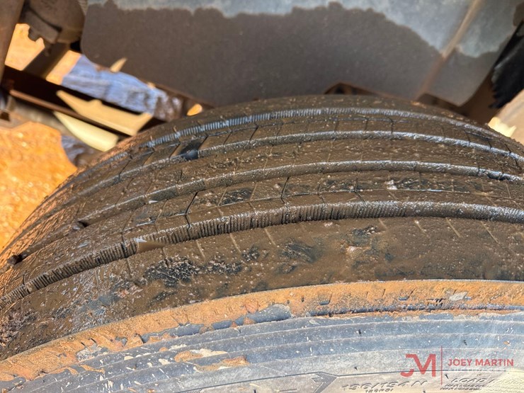 2005-chevrolet-c5500-flatbed-truck-image-6